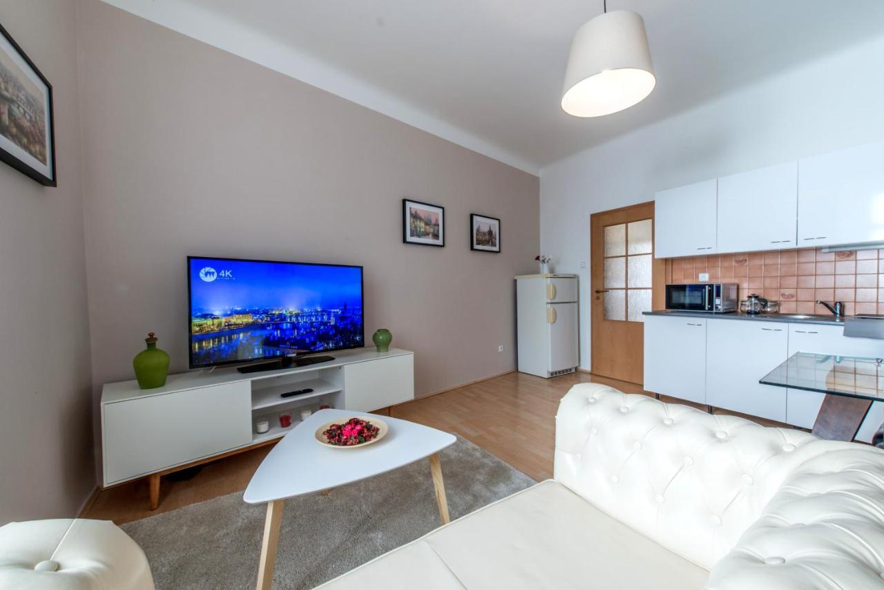 Prague Locals Monastery Apartments Bagian luar foto