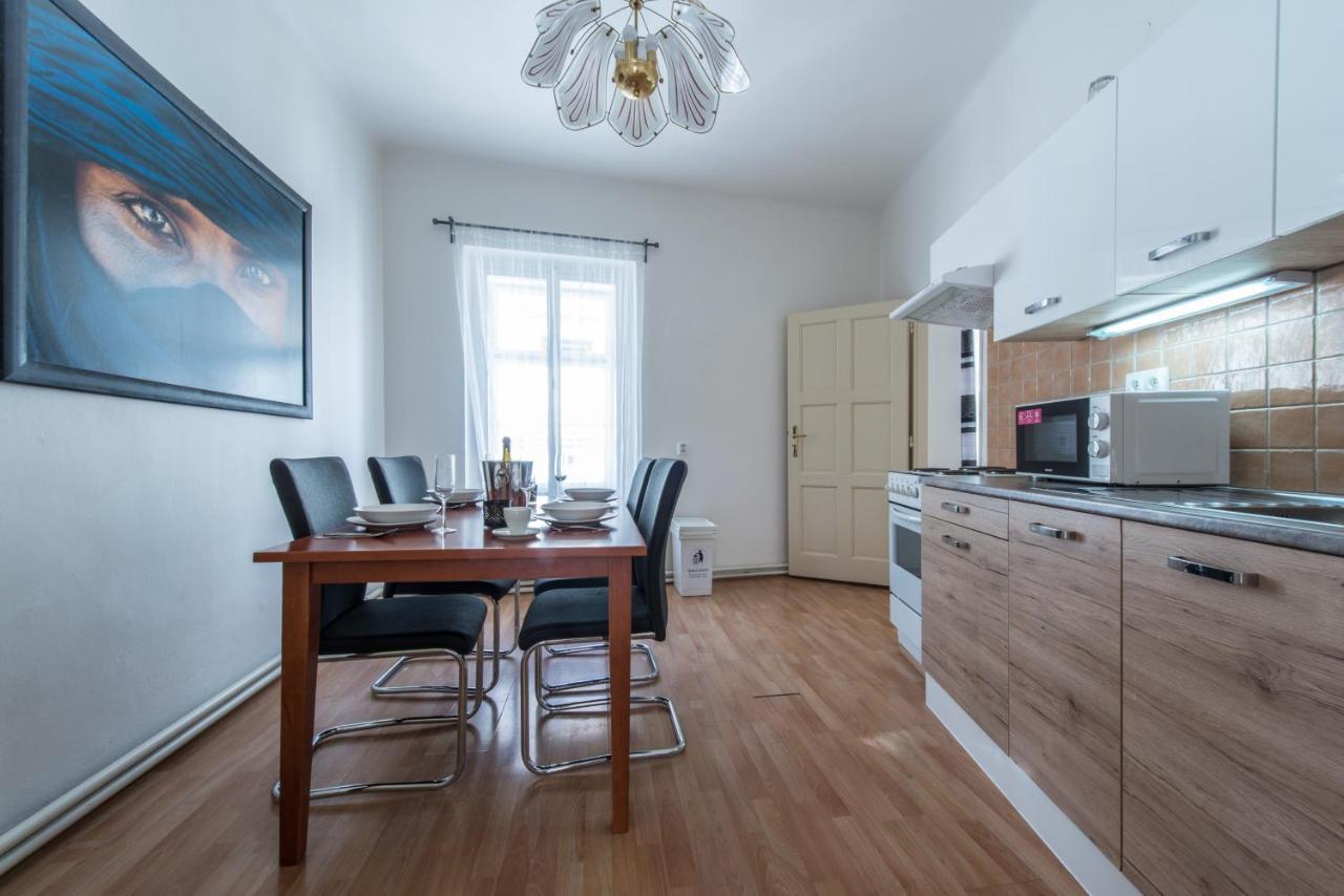 Prague Locals Monastery Apartments Bagian luar foto