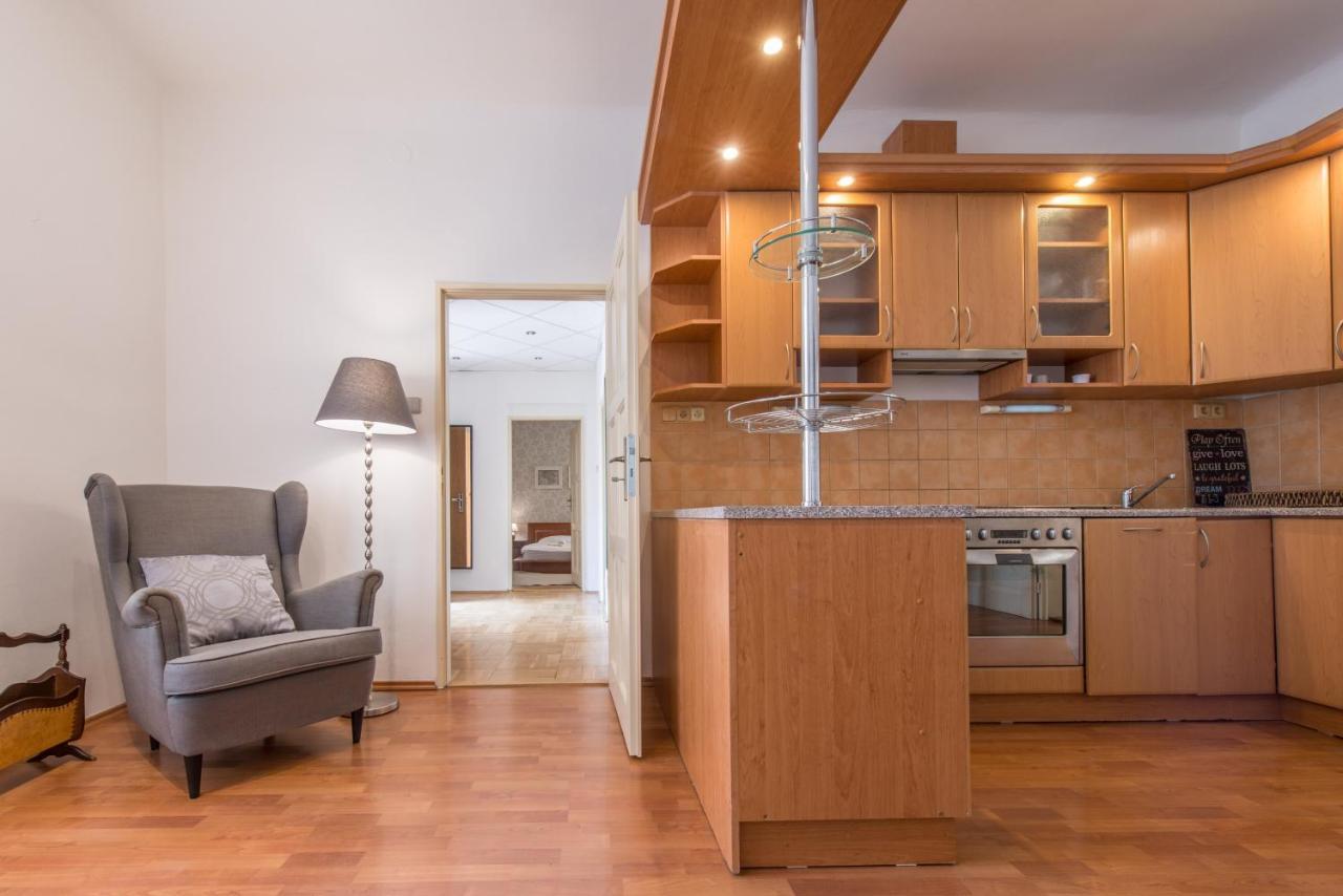 Prague Locals Monastery Apartments Bagian luar foto