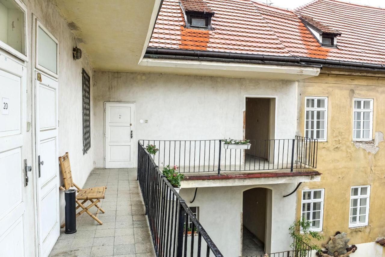 Prague Locals Monastery Apartments Bagian luar foto