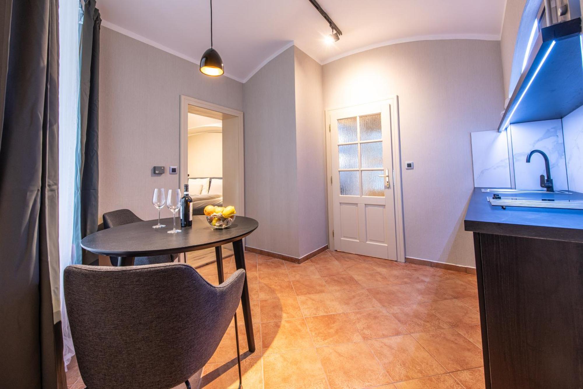 Prague Locals Monastery Apartments Bagian luar foto
